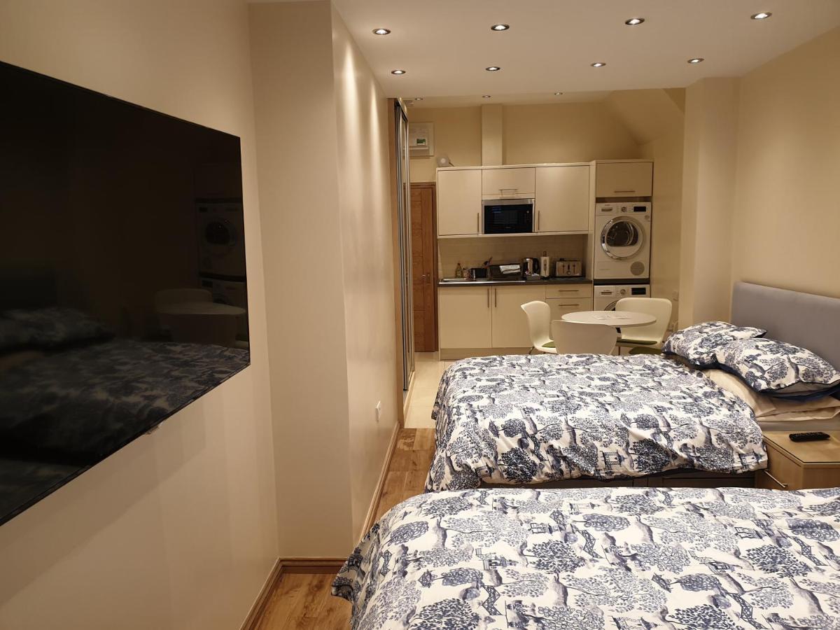 London Luxury Apartments 4 Min Walk From Ilford Station, With Free Parking Free Wifi 외부 사진