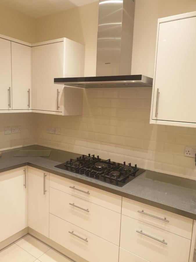 London Luxury Apartments 4 Min Walk From Ilford Station, With Free Parking Free Wifi 외부 사진