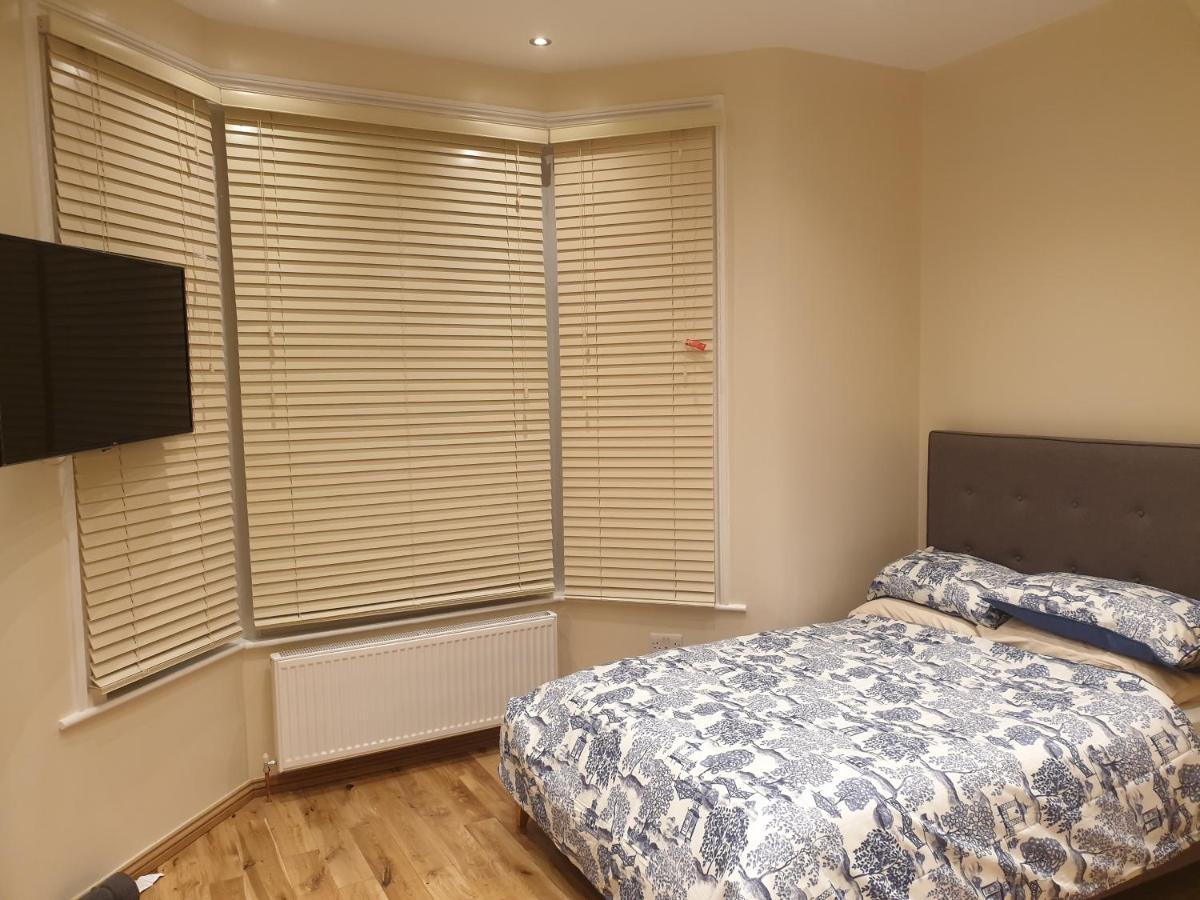 London Luxury Apartments 4 Min Walk From Ilford Station, With Free Parking Free Wifi 외부 사진