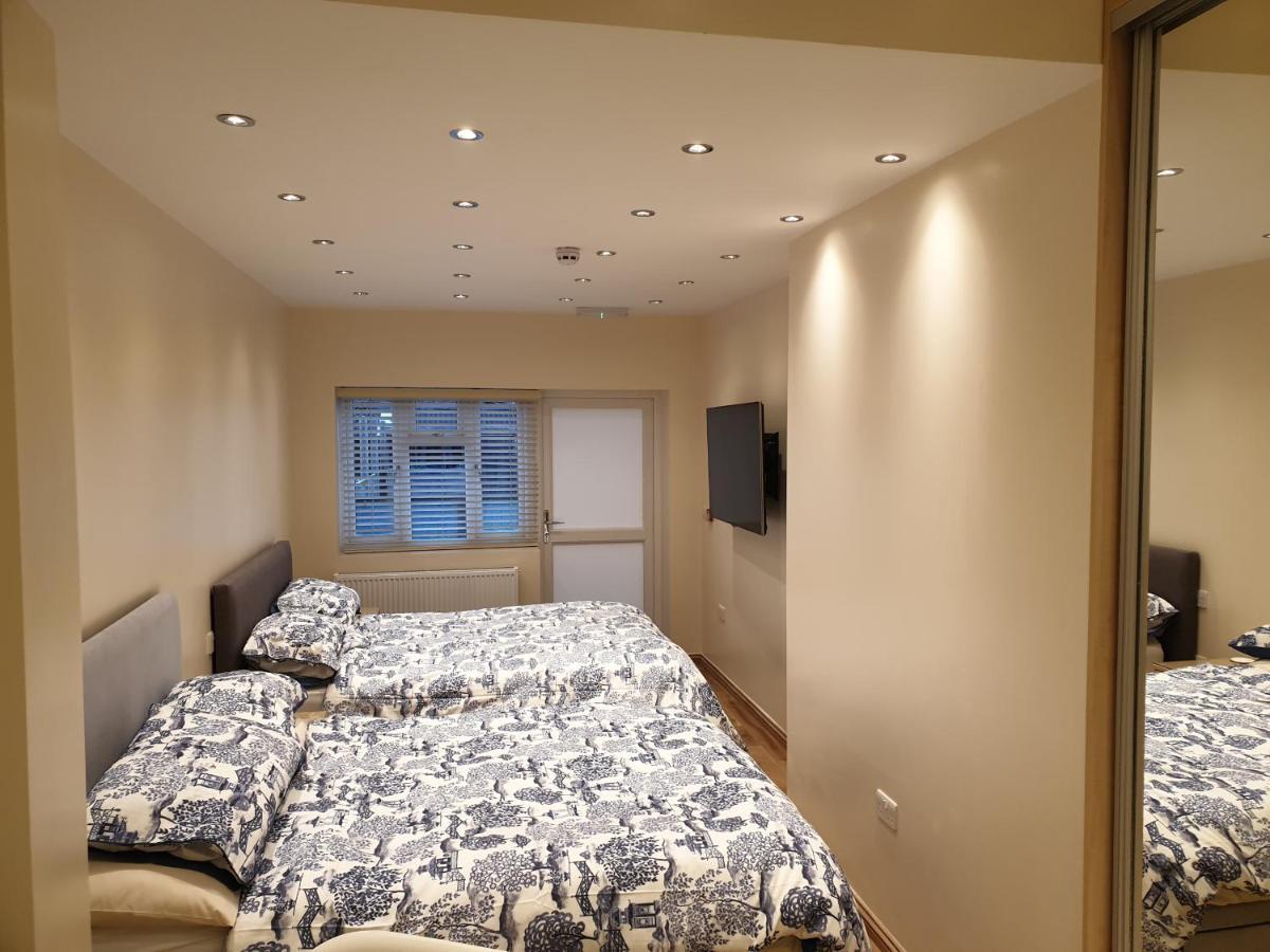 London Luxury Apartments 4 Min Walk From Ilford Station, With Free Parking Free Wifi 외부 사진