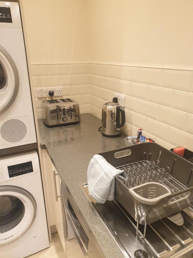 London Luxury Apartments 4 Min Walk From Ilford Station, With Free Parking Free Wifi 외부 사진