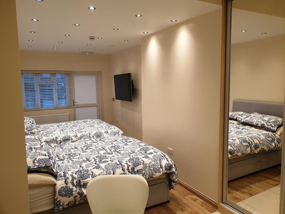 London Luxury Apartments 4 Min Walk From Ilford Station, With Free Parking Free Wifi 외부 사진