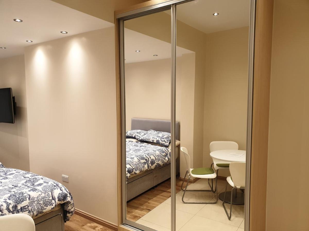 London Luxury Apartments 4 Min Walk From Ilford Station, With Free Parking Free Wifi 외부 사진