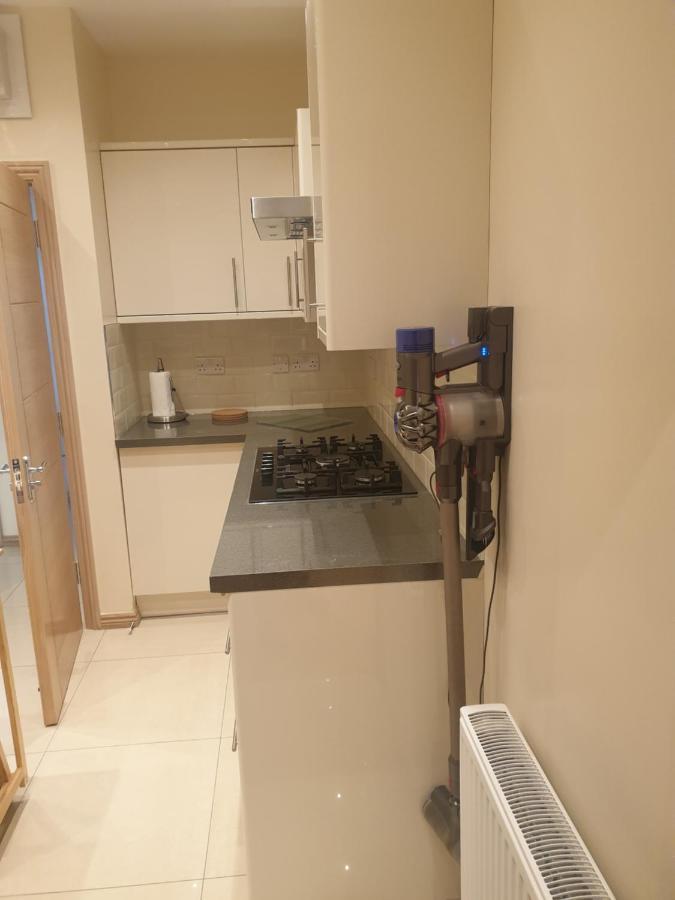 London Luxury Apartments 4 Min Walk From Ilford Station, With Free Parking Free Wifi 외부 사진