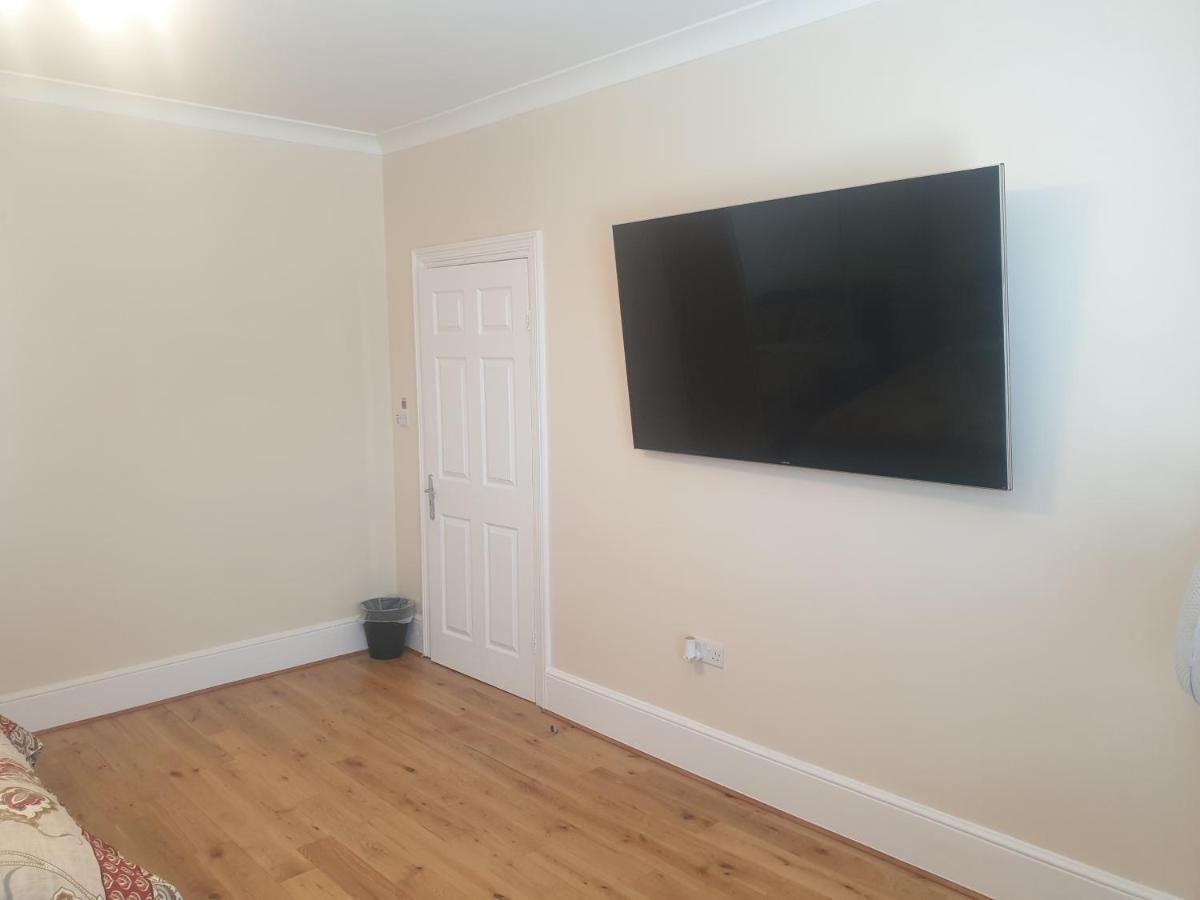 London Luxury Apartments 4 Min Walk From Ilford Station, With Free Parking Free Wifi 외부 사진